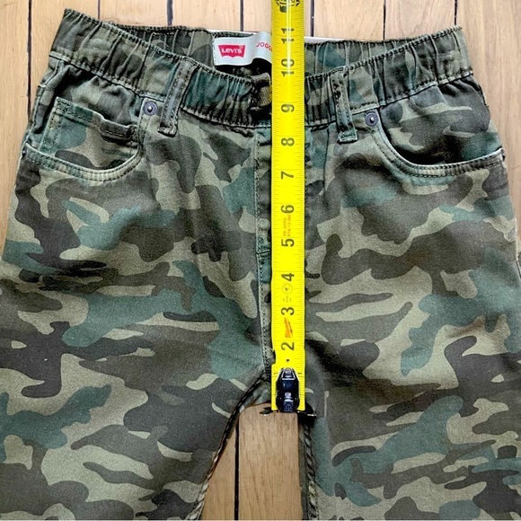 Children’s Levi’s Camo Jogger Pants - Size 12R - Picture 7 of 7
